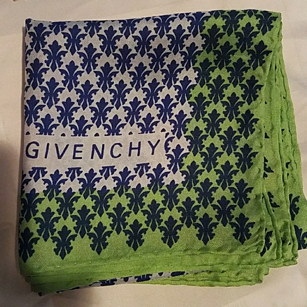 Square scarf